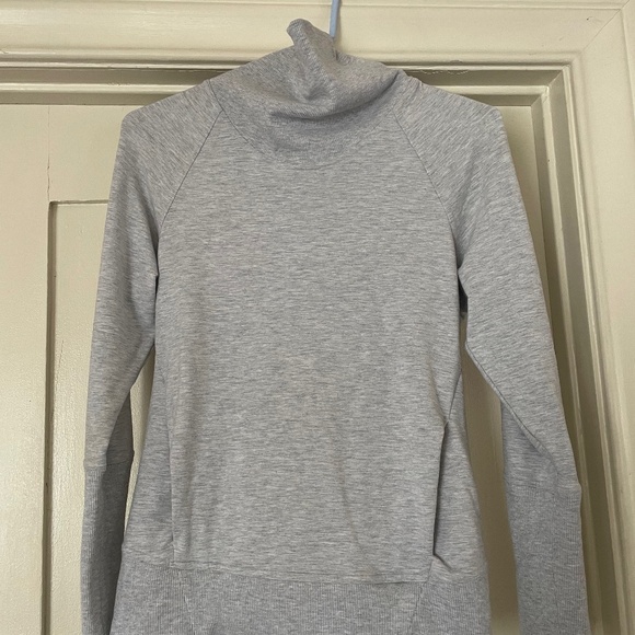 Lululemon sweatshirt - Picture 1 of 4
